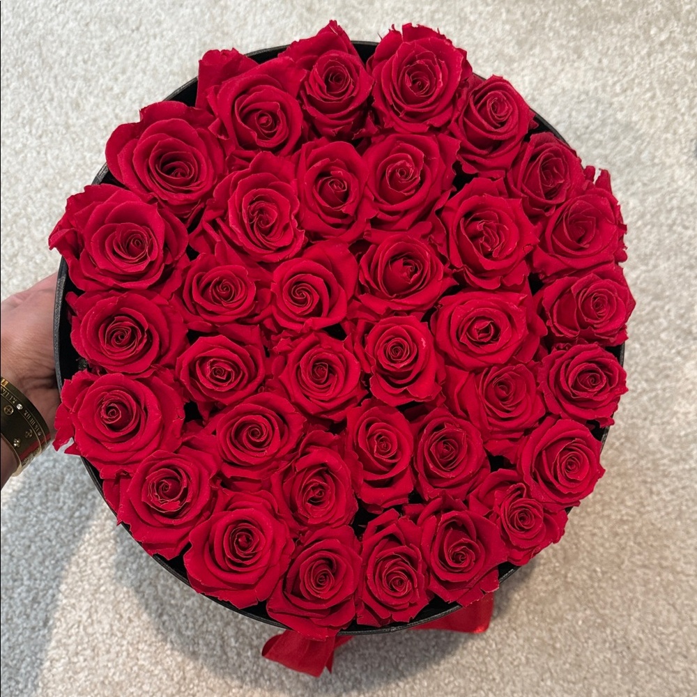 Round Box of Red Roses